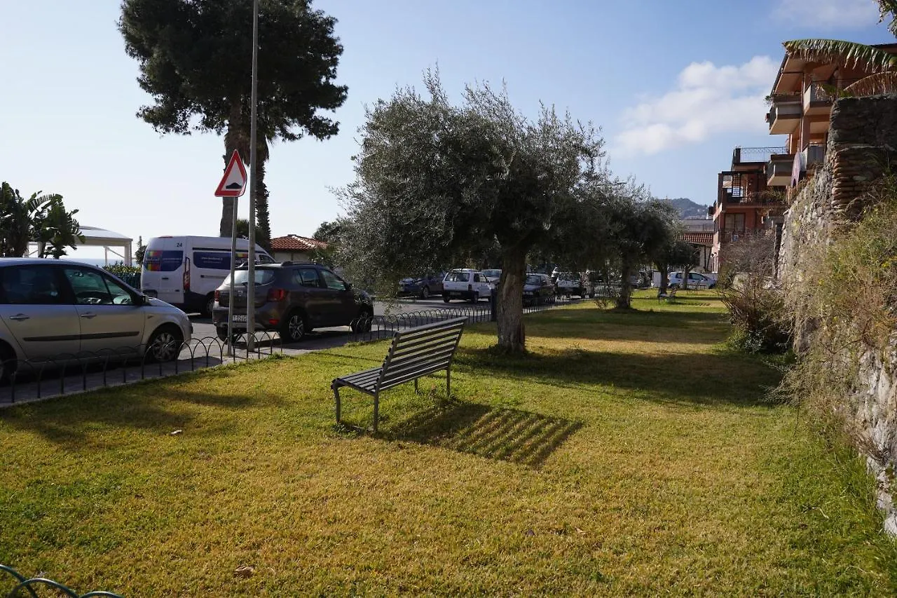 Vacanza Taormina Mare Mazzeo Apartment